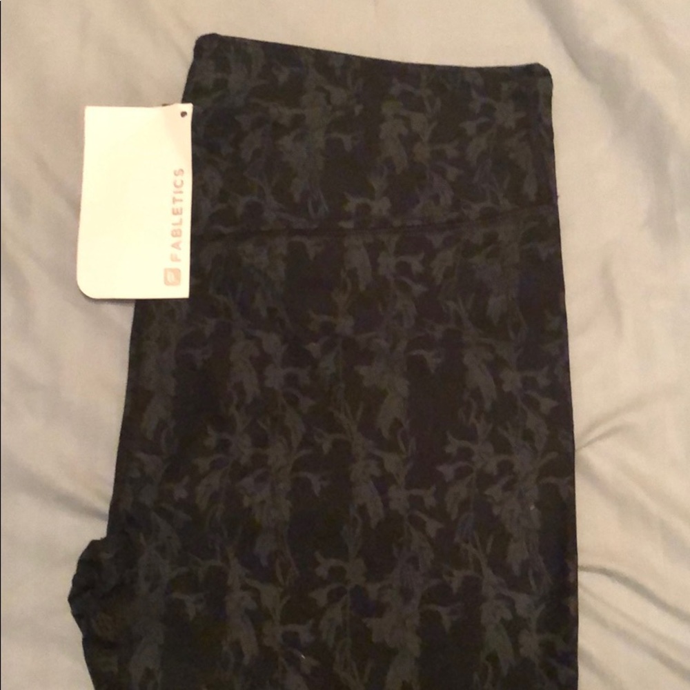 Black floral print leggings